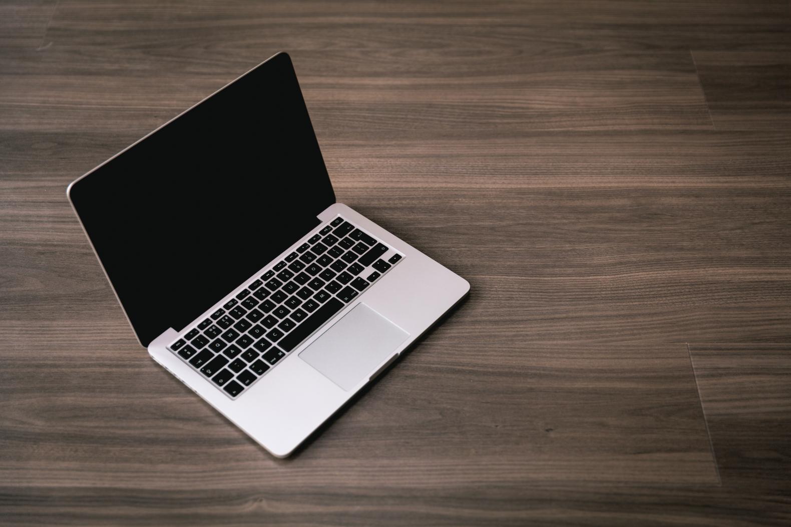 macbook-pro-turned-off-205421.jpg